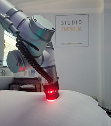 AI-ROBOTSKA MASAŽA